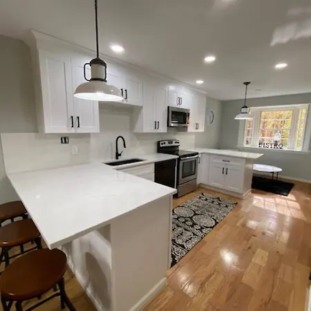 Stylish 3Bed/2.5Bath Townhome Minutes To Downtown